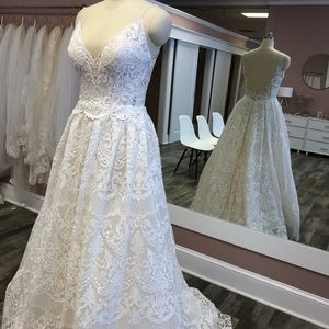 Mori Lee wedding gown! Size 10